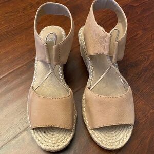 Eileen Fisher Agnes Espadrille Tumble Leather Wedge Tan/Beige Sandals Size 8